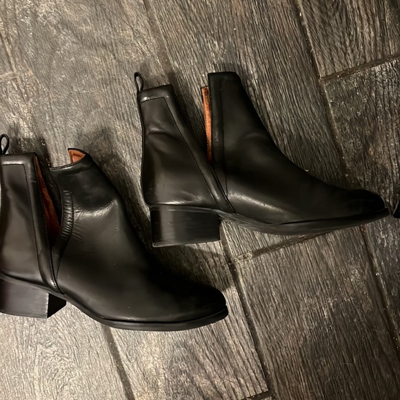 Black leather booties - Picture 2 of 4